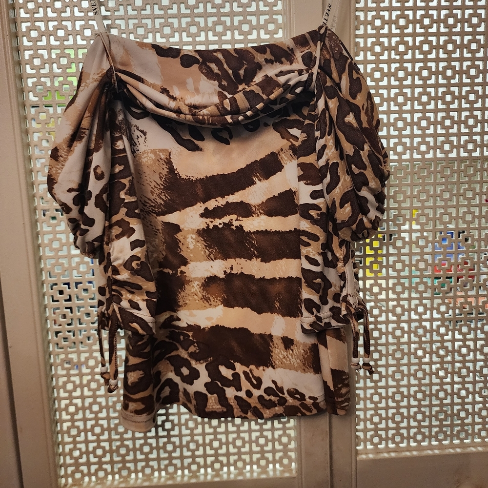 Flirty Boutique Designer Top 🐆 - Picture 2 of 6